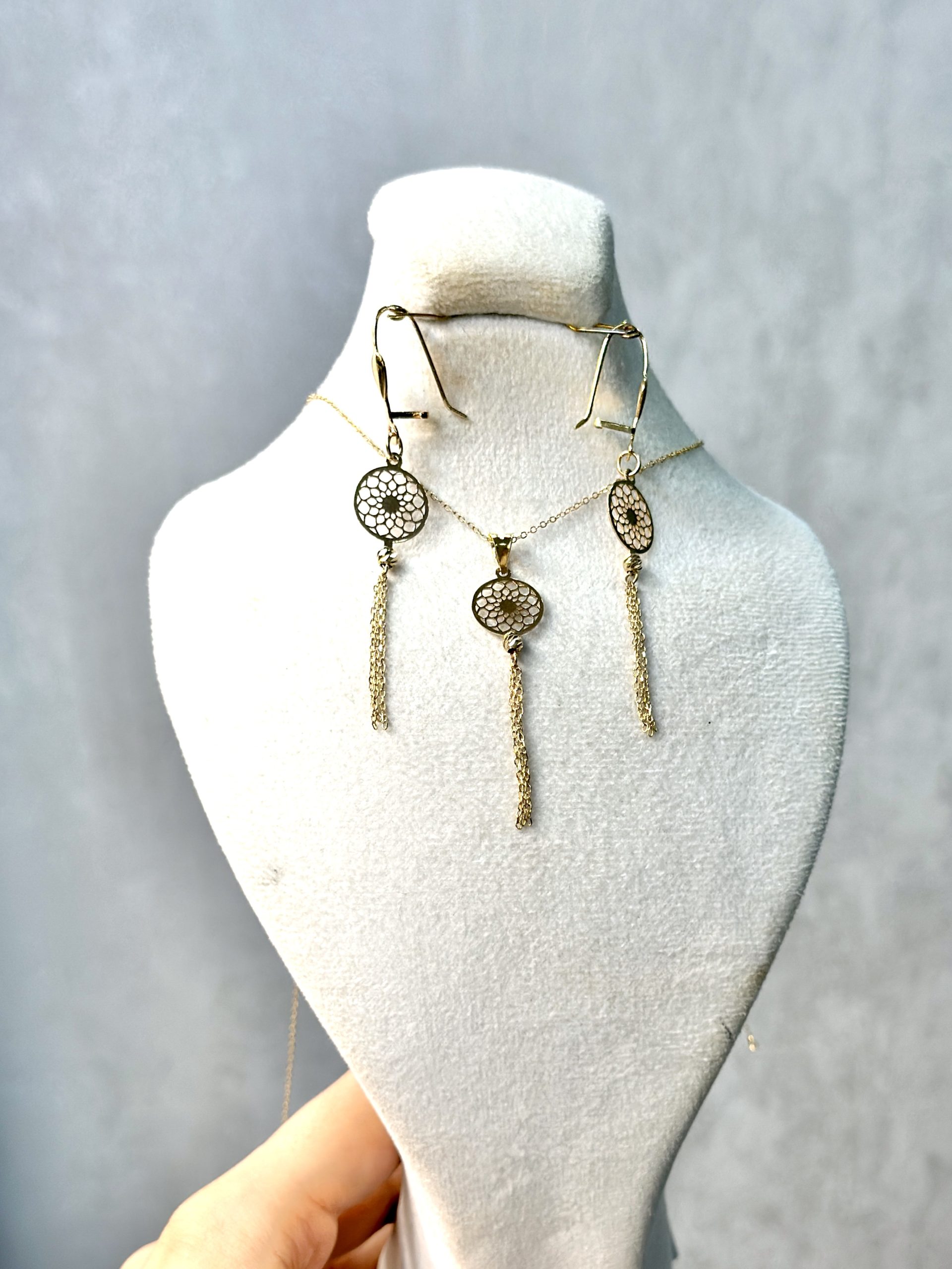 2EFB6D70-F59F-4B17-9AEC-47B6B64474FF