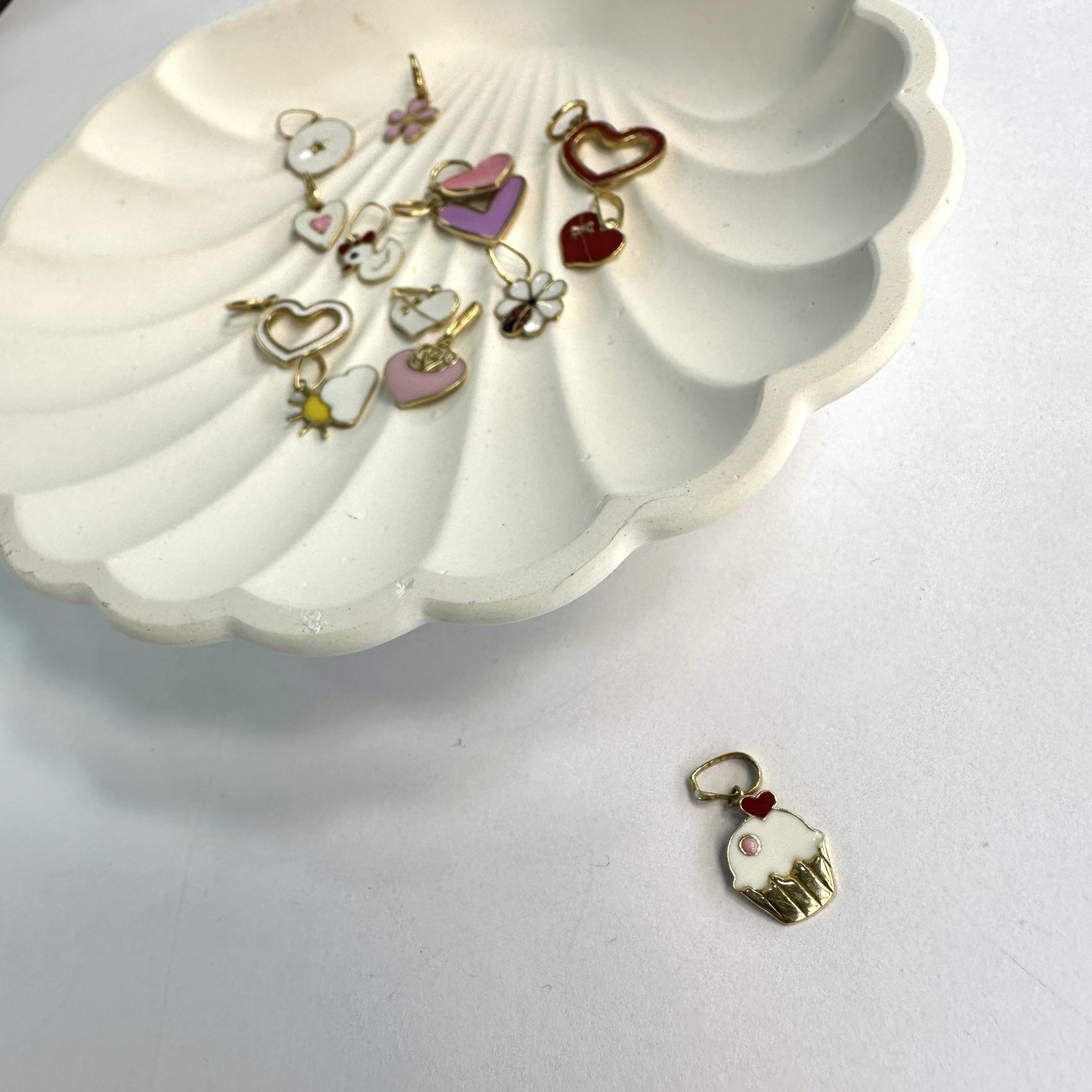 729CE7D7-0169-42F2-84DD-DA001AA8C366